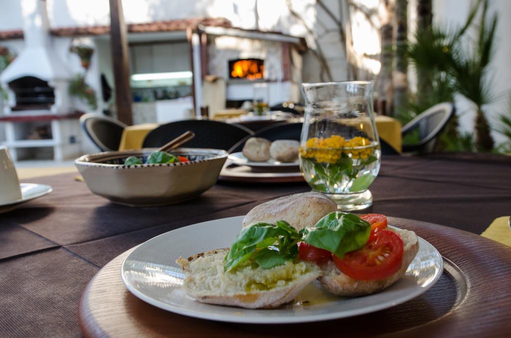 B&B L'Antica Rimessa Lecce Eksteriør billede