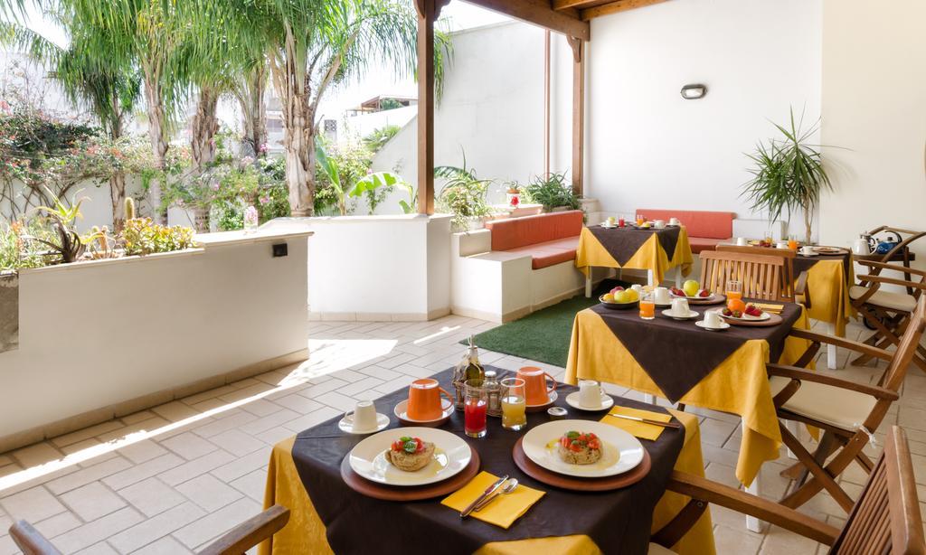 B&B L'Antica Rimessa Lecce Eksteriør billede