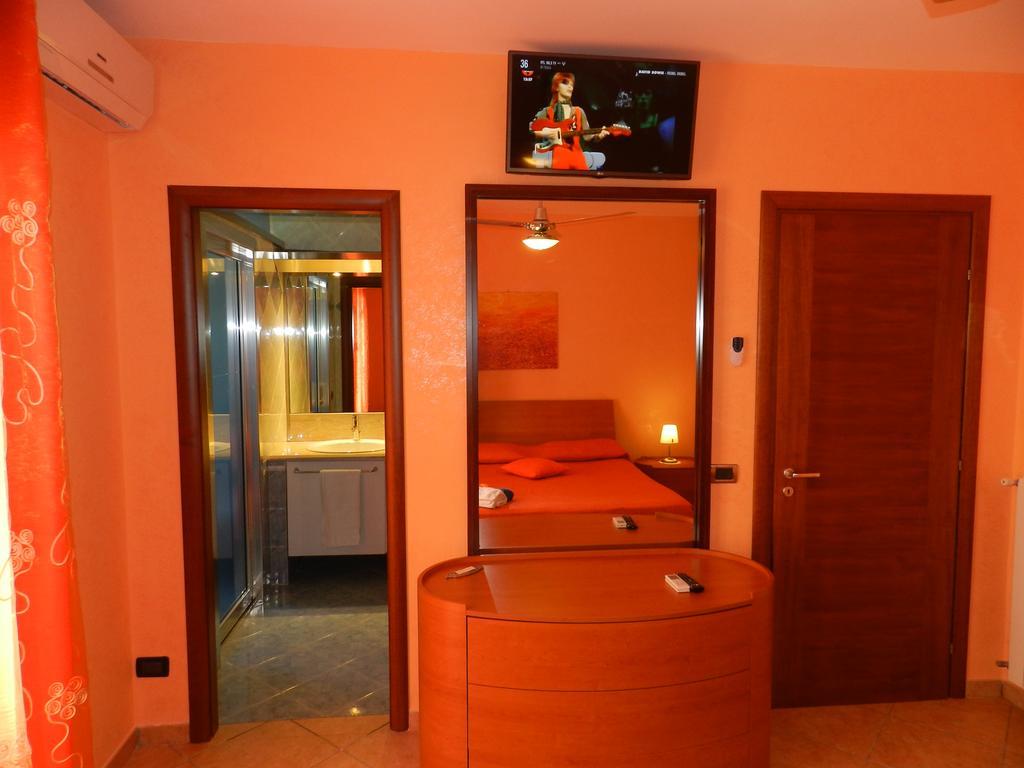 B&B L'Antica Rimessa Lecce Eksteriør billede